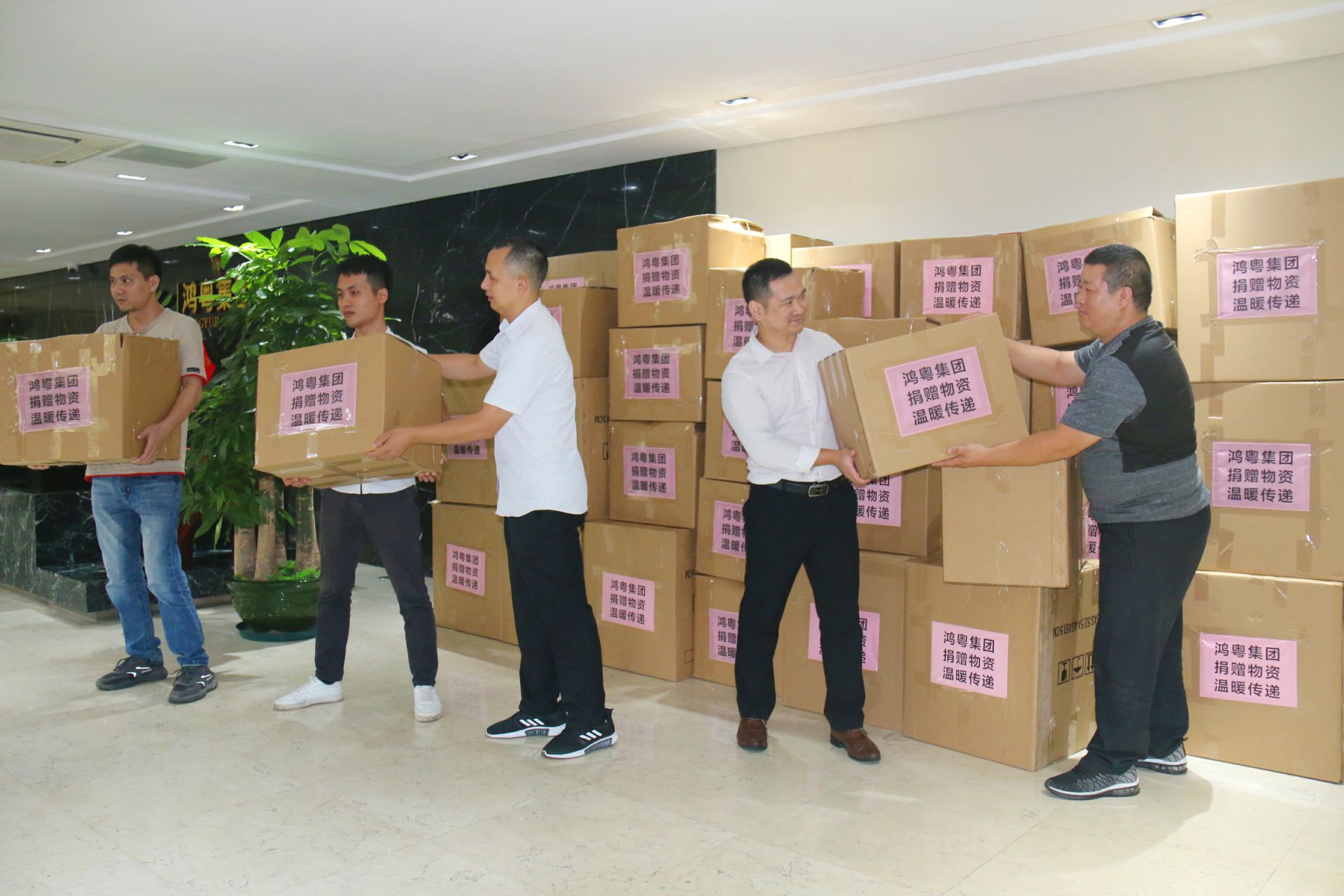 爱游戏ayx·网站官网登陆入口-爱游戏online(中国)公益回顾丨家国同欢月同圆 温暖满载甘孜州(图2) 爱游戏ayx·网站官网登陆入口-爱游戏online(中国)公益回顾丨家国同欢月同圆 温暖满载甘孜州(图2)